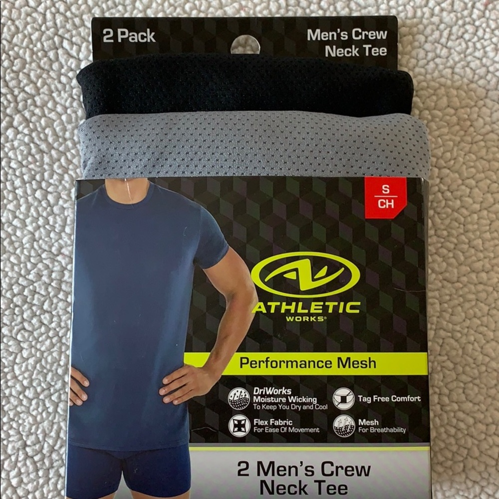 Men’s performance mesh tee size small